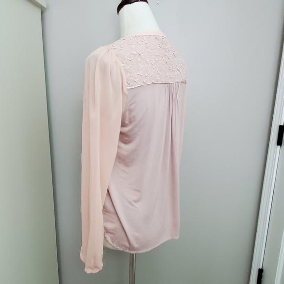 💥3/$25💥 Anthropologie Tiny Overlay Peasant Top - Picture 4 of 11